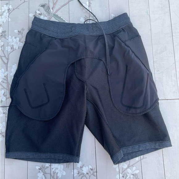 Lululemon athletica shorts - Picture 3 of 5
